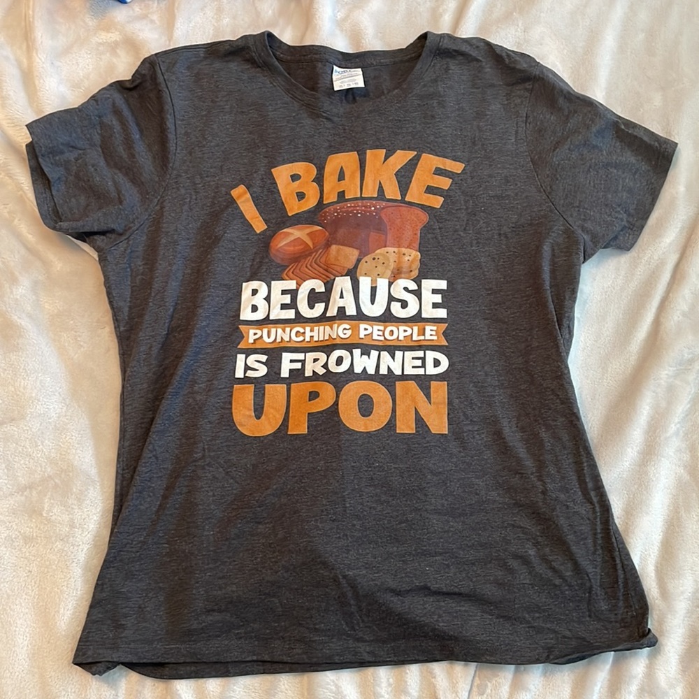 Baking novelty t-shirt, women’s fit, size XL, EUC